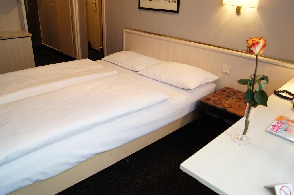 Berlin Plaza Hotel Am Kurfuerstendamm Phòng bức ảnh