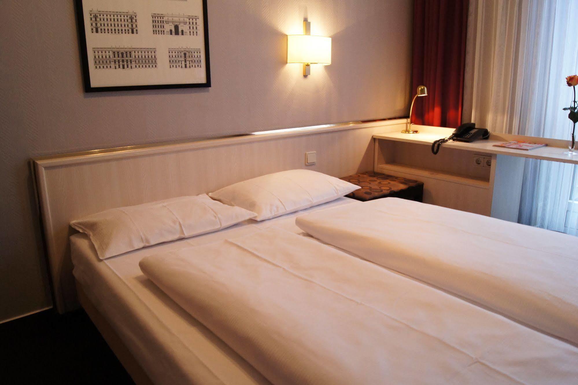 Berlin Plaza Hotel Am Kurfuerstendamm Ngoại thất bức ảnh
