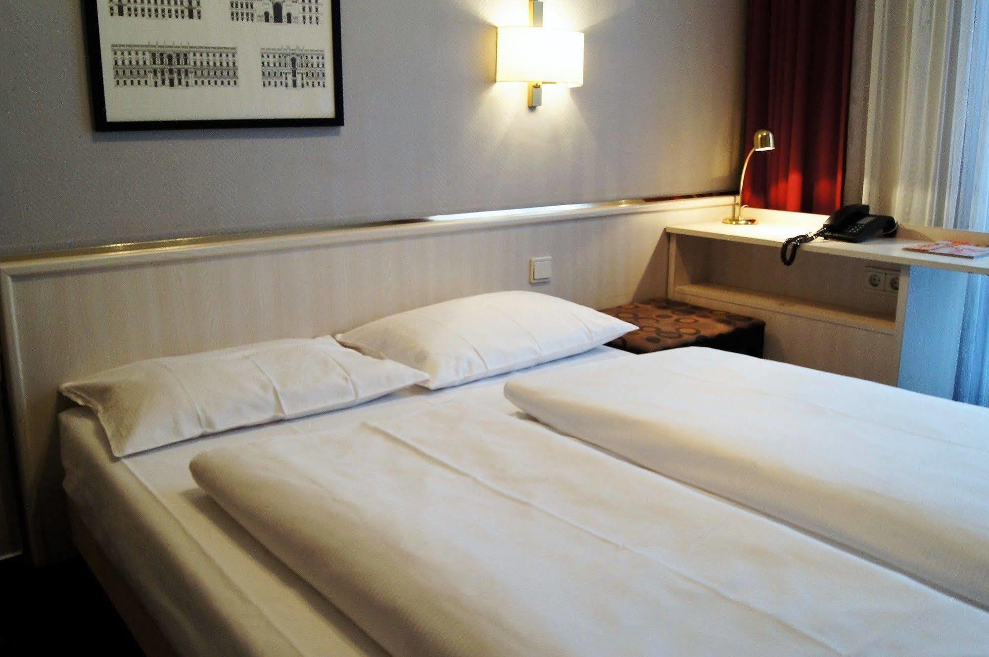 Berlin Plaza Hotel Am Kurfuerstendamm Ngoại thất bức ảnh