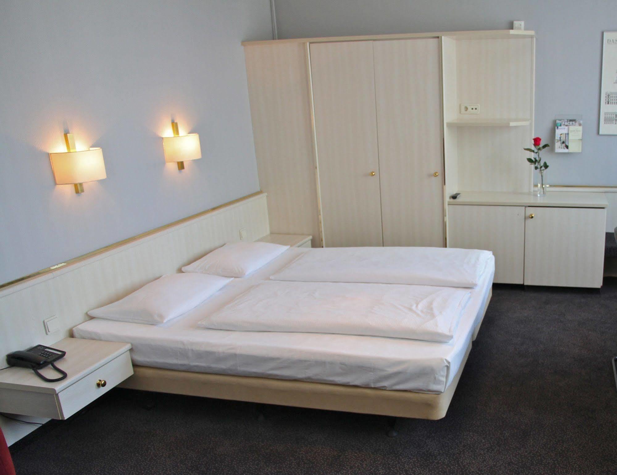 Berlin Plaza Hotel Am Kurfuerstendamm Ngoại thất bức ảnh